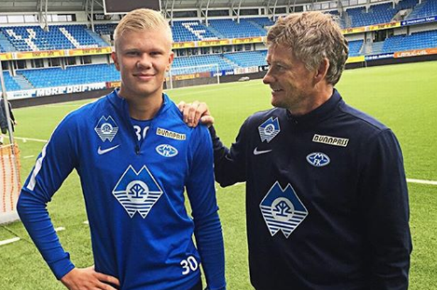 一斯佩齐亚球迷掉进看台和球场之间的沟里，被送进重症监护室