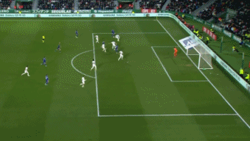 维拉客场4-3逆转布莱顿，终结其英超主场不败纪录，升至第三名。