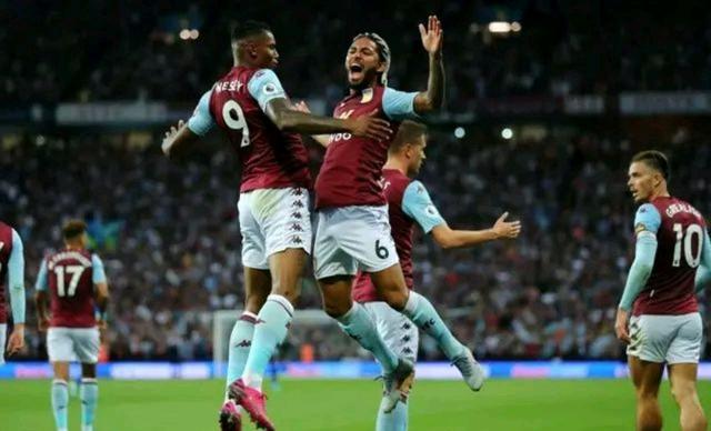 塞梅尼奥锁喉达洛特没被罚下，曼联球迷愤怒：换胖虎早被罚下（塞梅尼奥锁喉达洛特逃红，曼联球迷怒称：换胖虎早被逐出场）